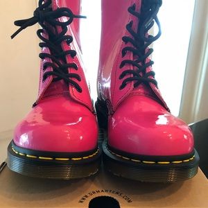 Dr Martens Women’s 9 Pink Patent Lamper 1460 Boots